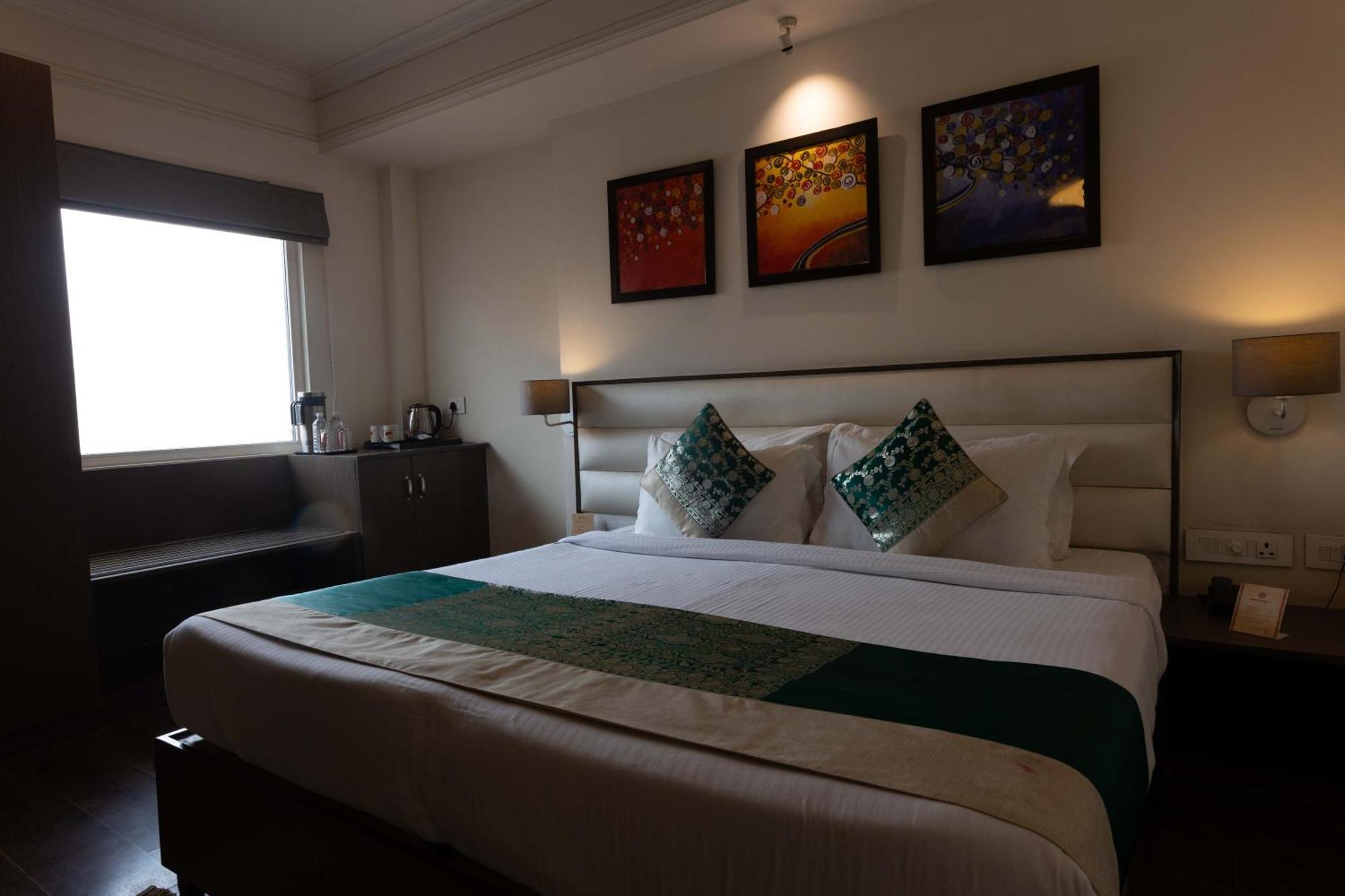 New Hotel Broadway Varanasi Exterior photo